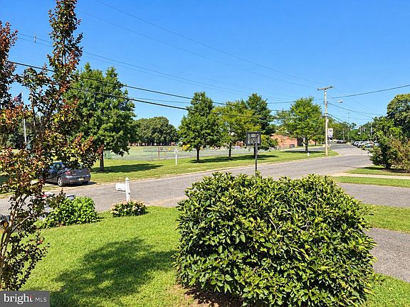 3rd image of 79 Railroad Ave