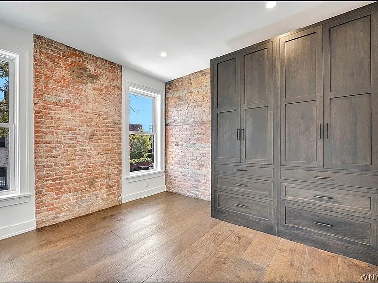 162 Allen St — Photo 6