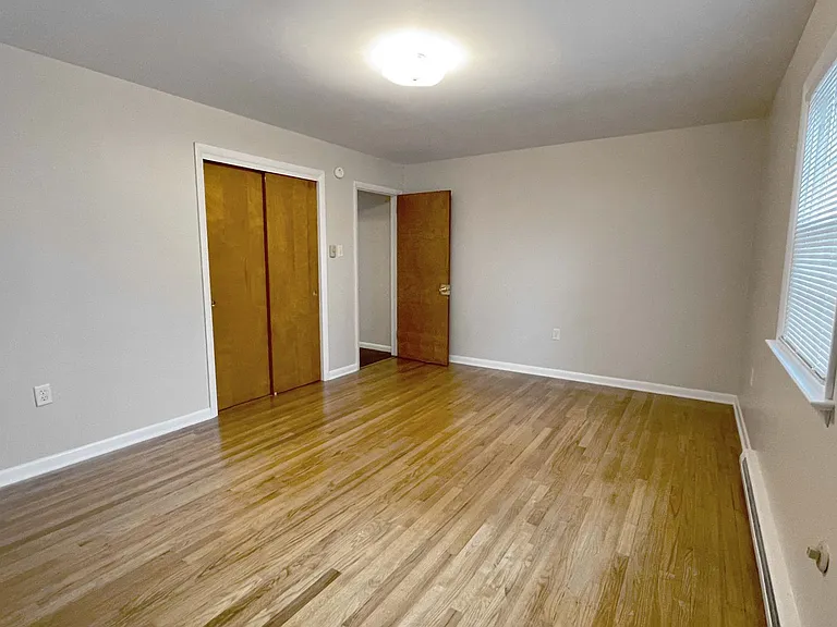 414 S Market St — Photo 6