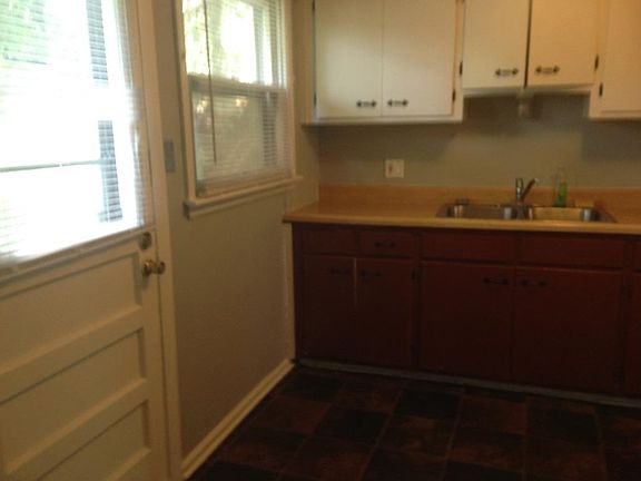 5th image of 4411 Maggie Ln
