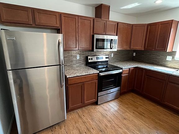4th image of 1702 W Lee St APT D