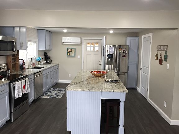 Island with seating for 4