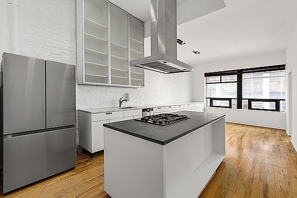 1st image of 24 Beaver St APT 3