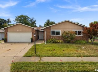 107 Chestnut Dr, Morton, IL 61550
