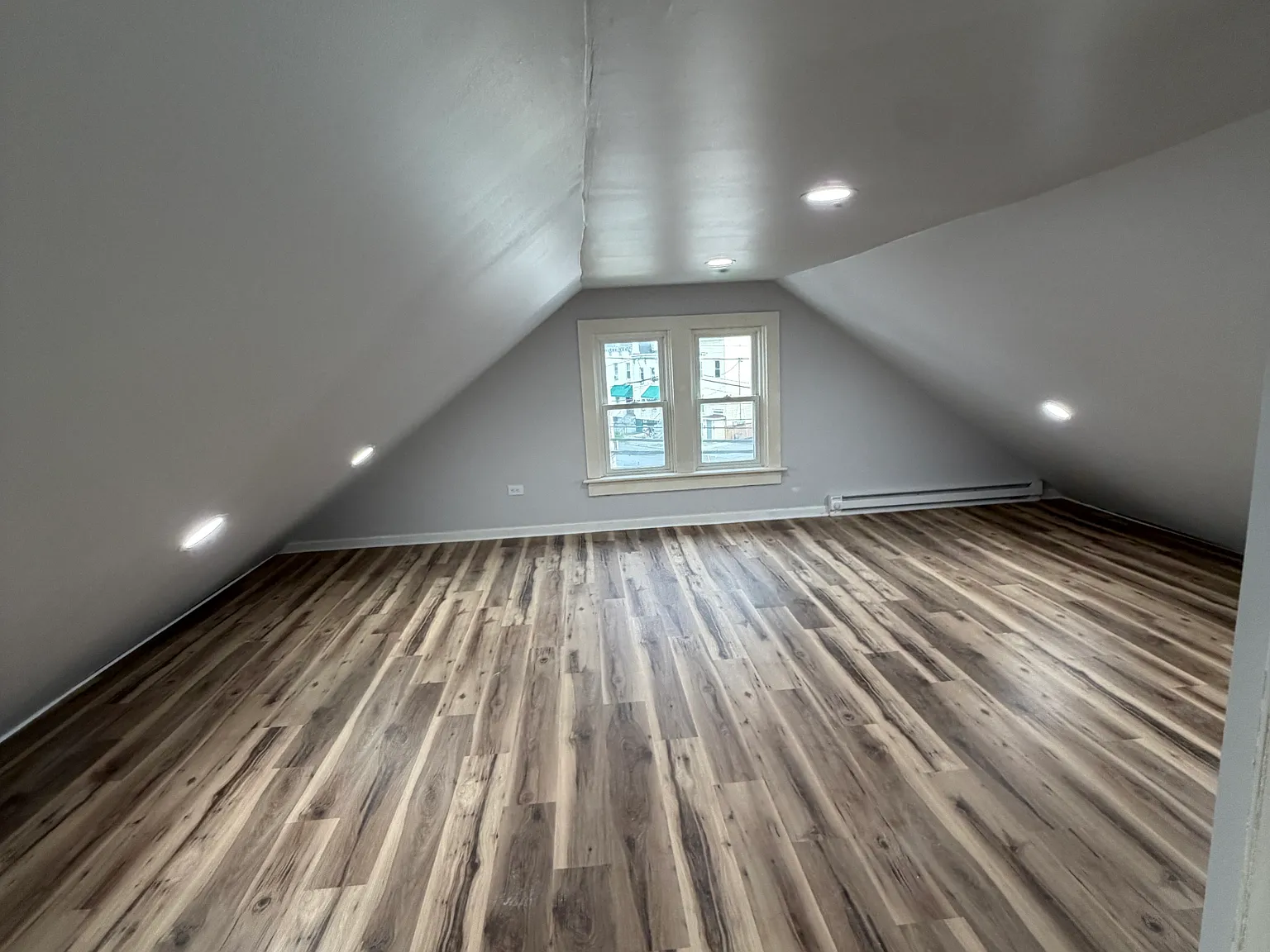 2 bed, 1000 sqft, $1,600 — Photo 3