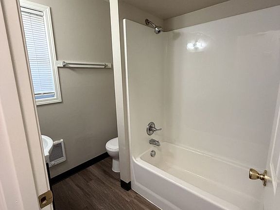 5th image of 9105-07 NE Hoyt St #606-610