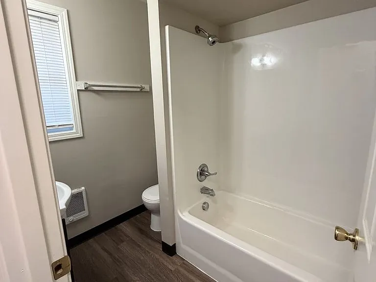 9105-07 NE Hoyt St #606-610 — Photo 5