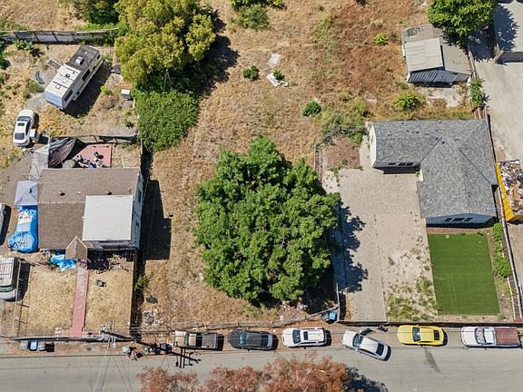 2nd image of 990 Garden St