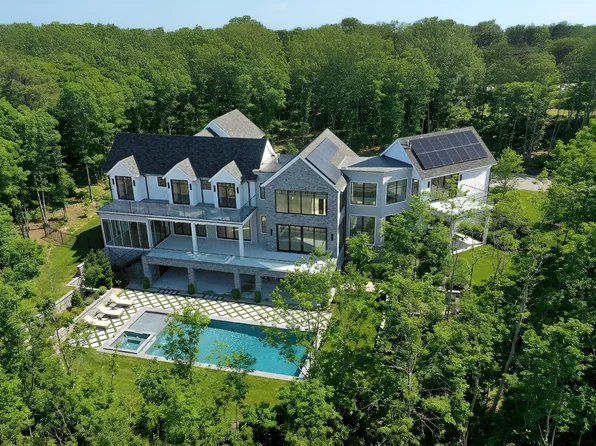 148 Middle Line Hwy, Southampton, NY 11968