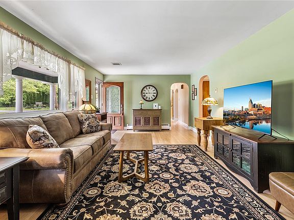 5th image of 104 E Landis St