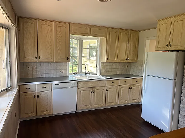 1015 Morton St — Photo 4