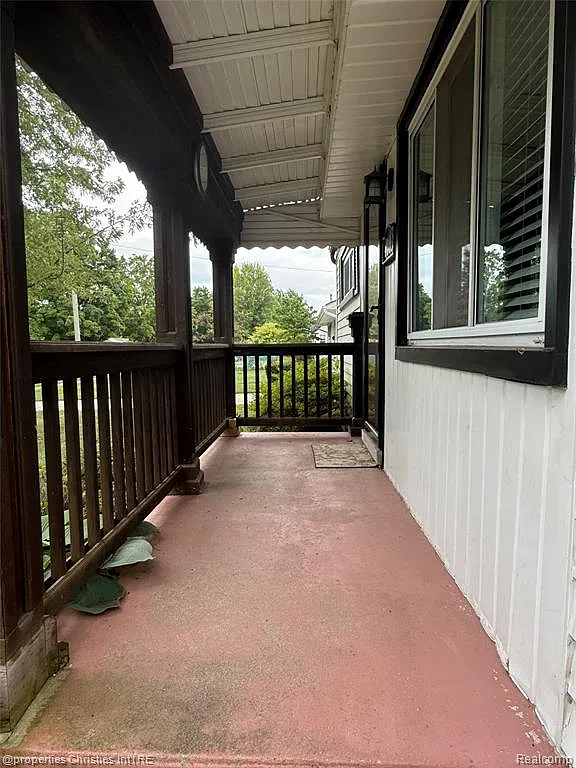 3 bed, 1.0 bath, 1545 sqft, $2,400 — Photo 2