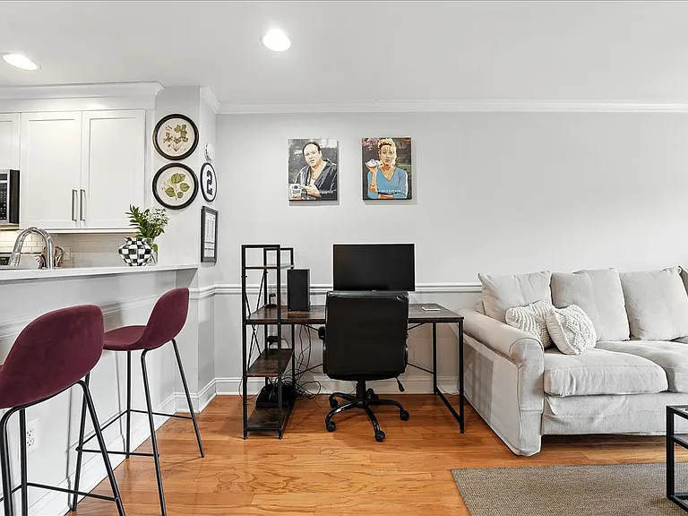 812 Grand St #412 — Photo 10