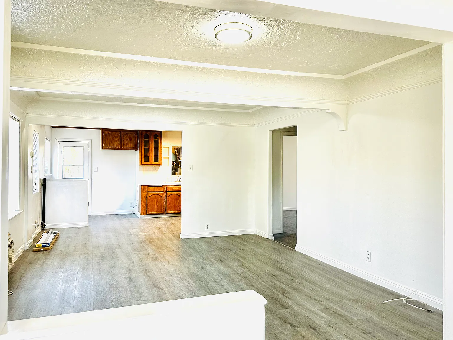 3 bed, 1000 sqft, $3,600 — Photo 2