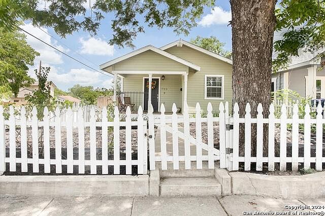 1st image of 703 Eleanor Ave