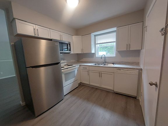 3rd image of 6911 N Chas Dr Unit B