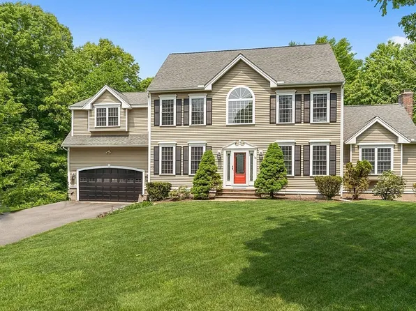 15 Willow Cir, Lunenburg, MA 01462