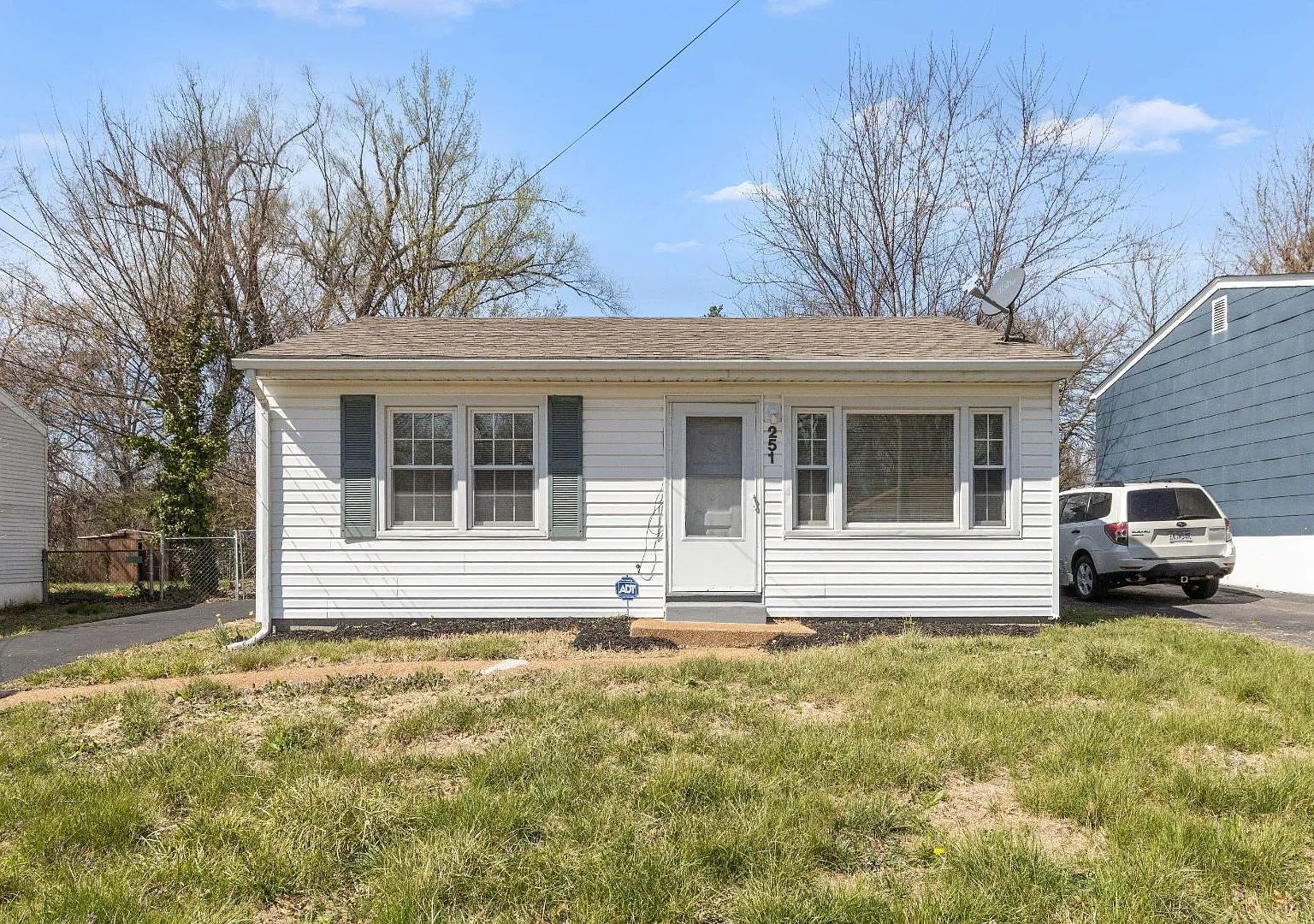 251 Elbring Dr — Photo 1