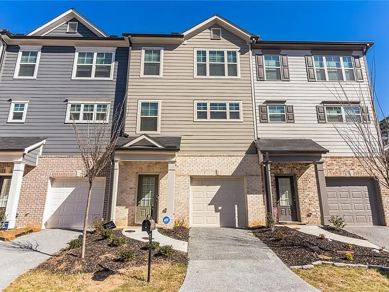 3123 Meadowstone Ln SW — Photo 1