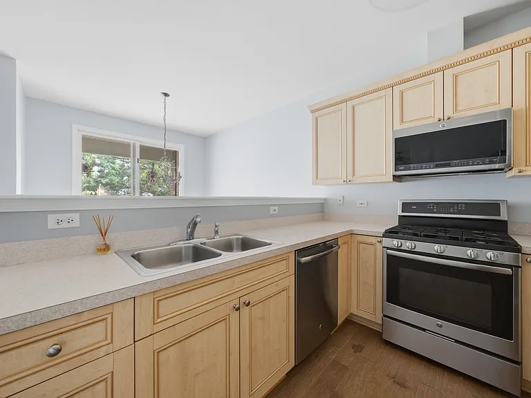 9411 Huber Ct — Photo 6