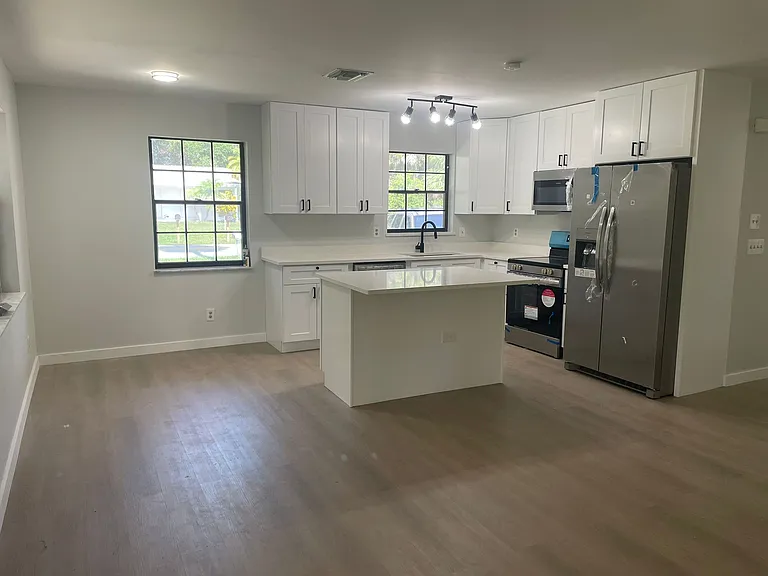 2546 Granada Ave #B — Photo 6