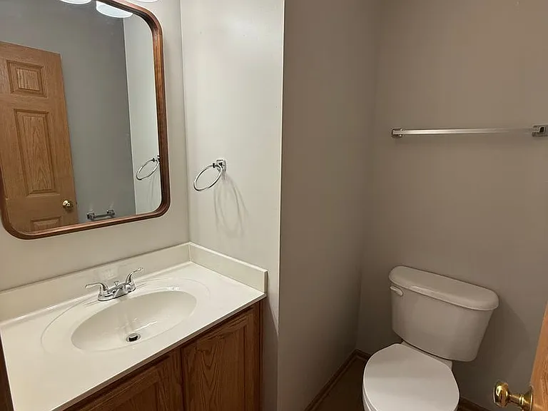 544 Sycamore Dr — Photo 5
