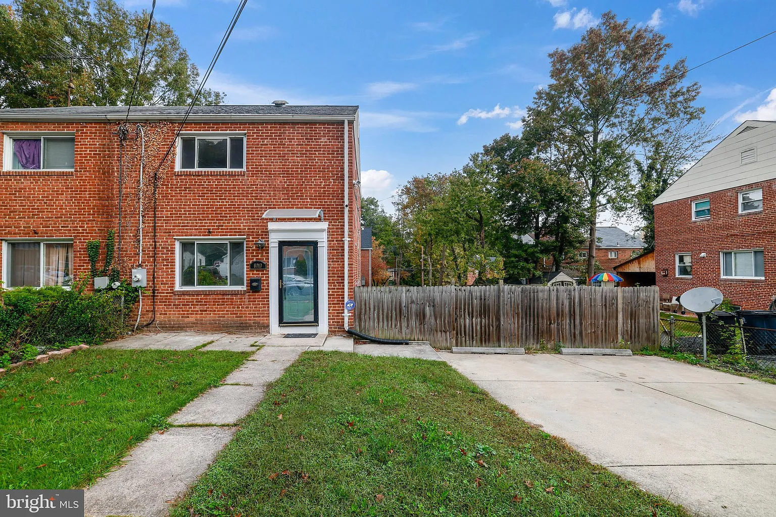 6010 Longfellow St photo 1