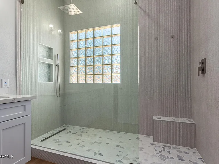 13711 W Tara Ln — Photo 8