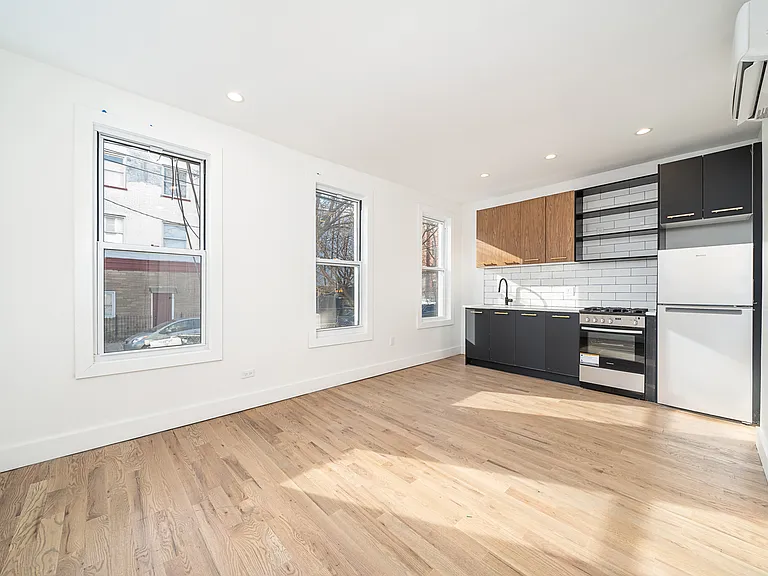 68 Lafayette St — Photo 2