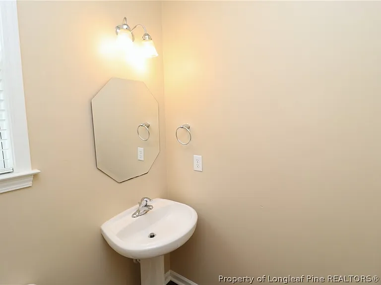 1015 Katie Ln — Photo 25