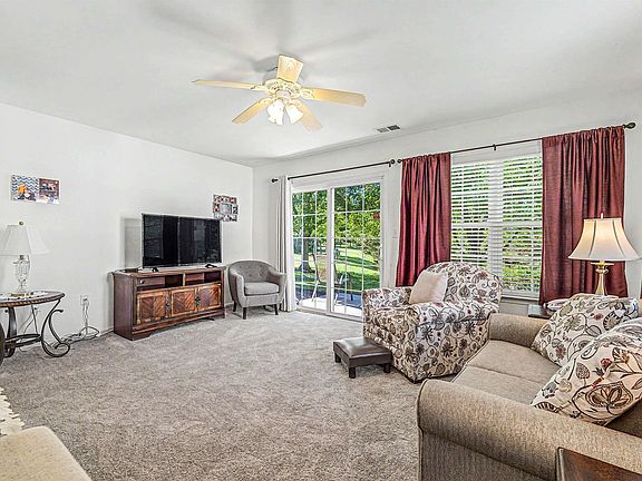 3rd image of 663 E Chancery Ln