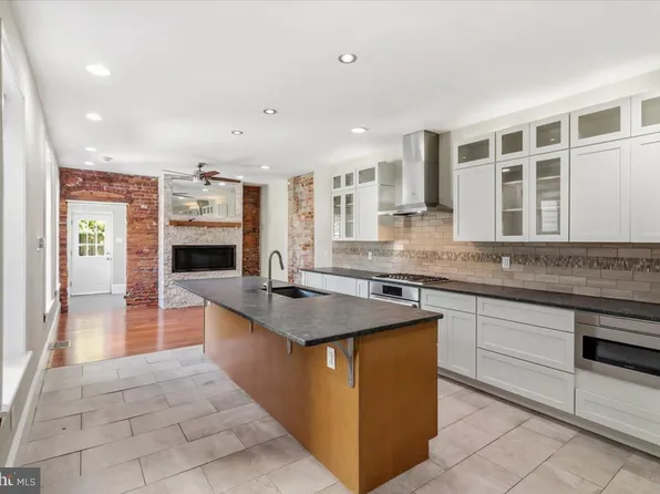 138 Rector St, Philadelphia, PA 19127