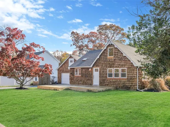 1 Thompson Street, East Patchogue, NY 11772