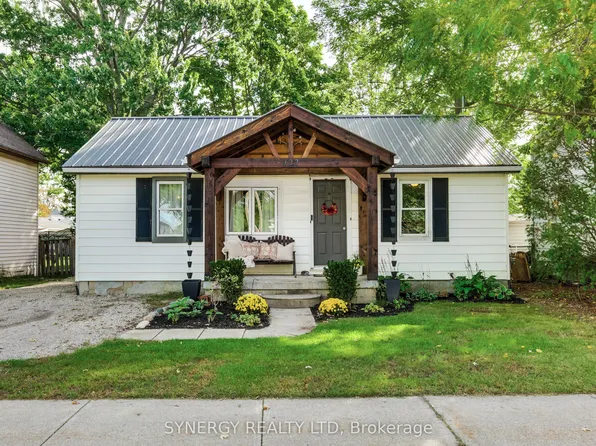 422 West St, Petrolia, ON N0N 1R0