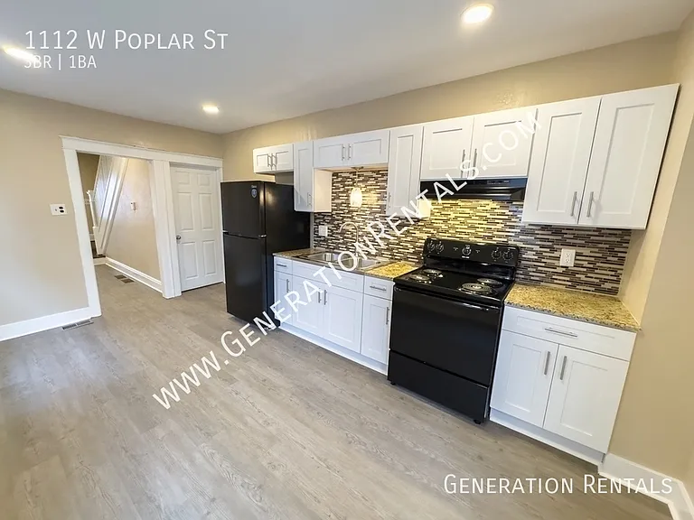 1112 W Poplar St — Photo 2
