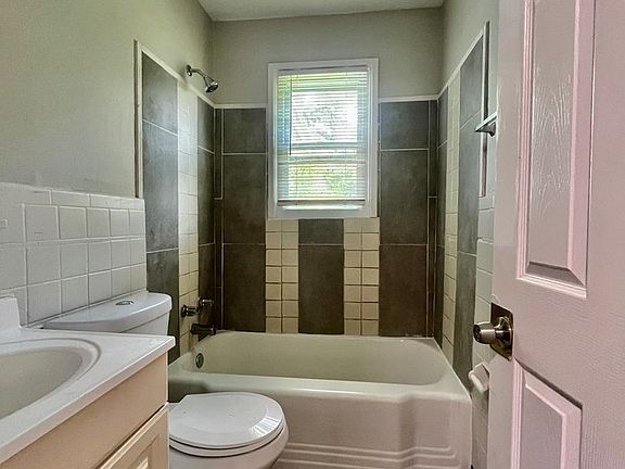 4th image of 7401 Greenport Dr