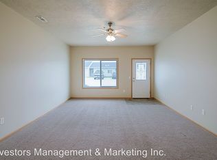 2136 Landmark Cir NW, Minot, ND 58703