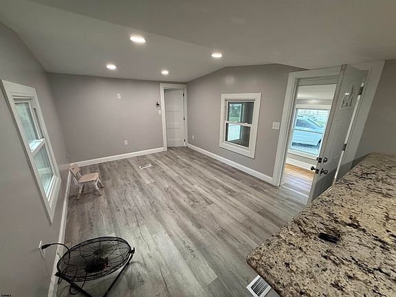5th image of 2528 Tilton Rd