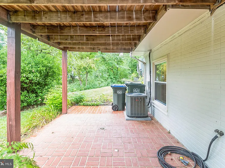 5335 Lake Cove Ct — Photo 28