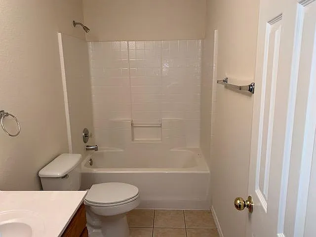Upstairs full bath