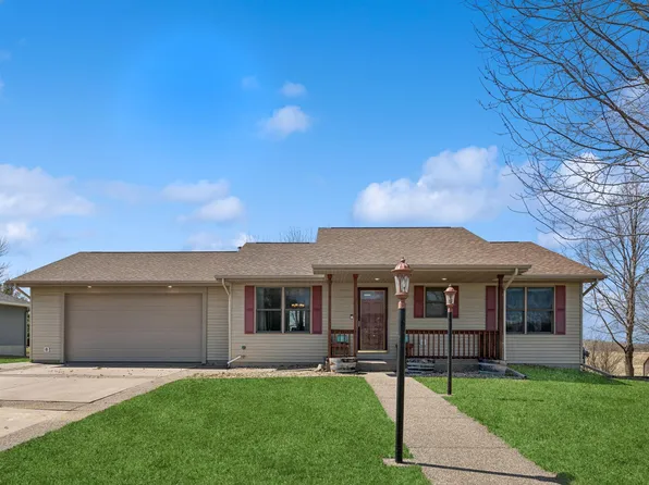 1011 Southgate Dr, Ellsworth, WI 54011