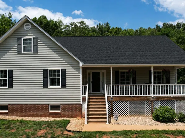 191 Erin Dr, Madison Heights, VA 24572