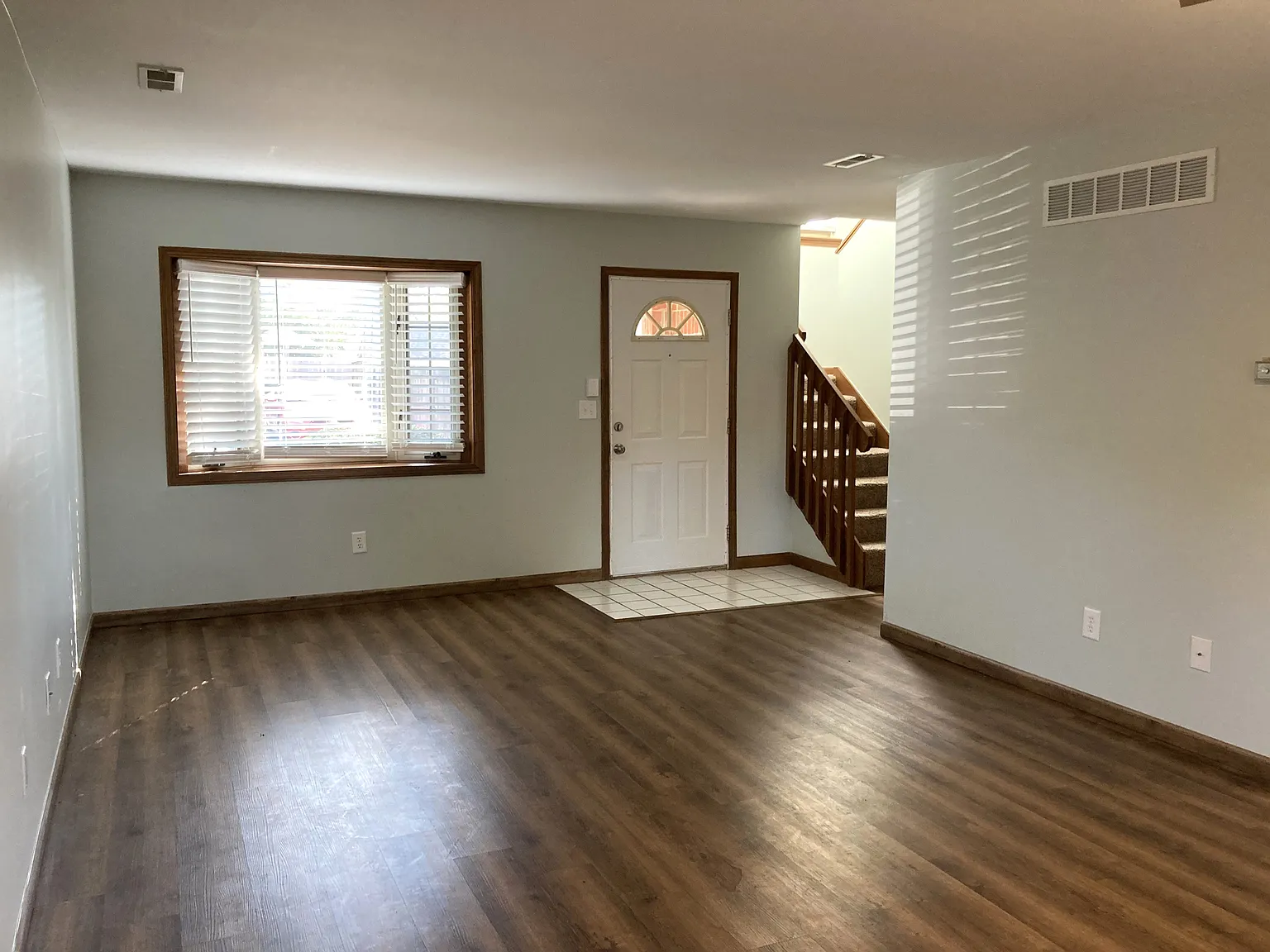 2 bed, 2.5 bath, 1200 sqft, $1,600 — Photo 2