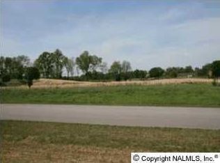 107 Standing Oak Dr, New Market, AL 35761