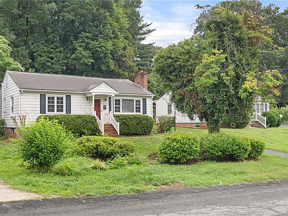 3rd image of 307 Carolina Cir