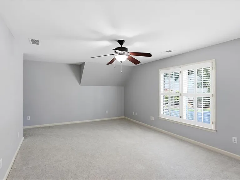 4563 Fountain Dr NE — Photo 16