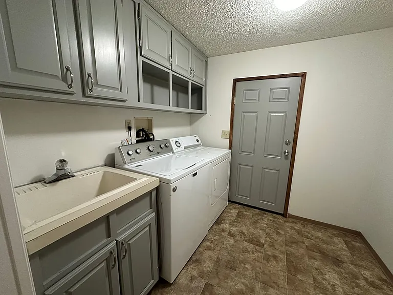 3817 Summit Dr — Photo 15