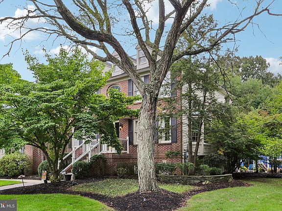 3rd image of 4 Broadacre Ct