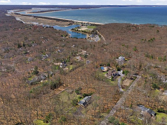 3rd image of 14 Blueberry Ridge Road