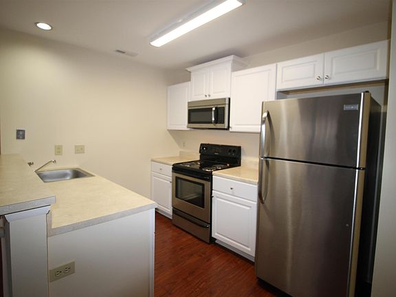 4th image of 14 Clearwater Way #14